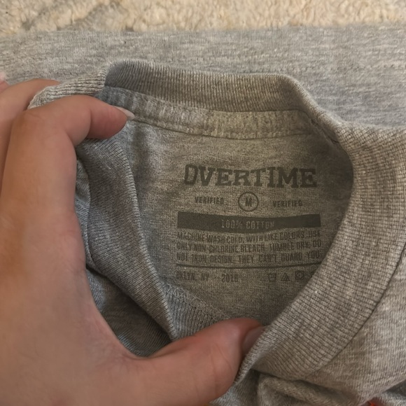 OVERTIME Graphic T Shirt Men's‎ Grey Short Sleeve Crew Neck Size Medium Verified - Picture 7 of 7